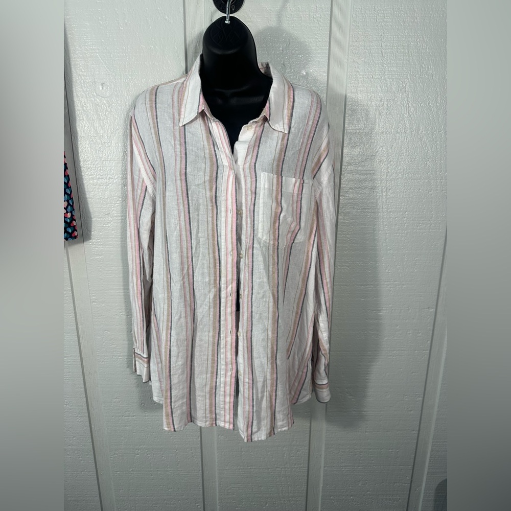 Gap Women’s Button Down Size Medium Top EUC